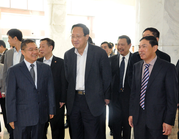 1569823583802762.jpg 9.全國人大常委副委員長張寶文調(diào)研正邦大學(xué)生就業(yè)創(chuàng)業(yè)情況.JPG