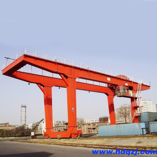 MGU型集裝箱門式起重機 MGU型集裝箱門式起重機